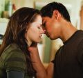 jacob-and-bella-kiss-new-moon.jpg